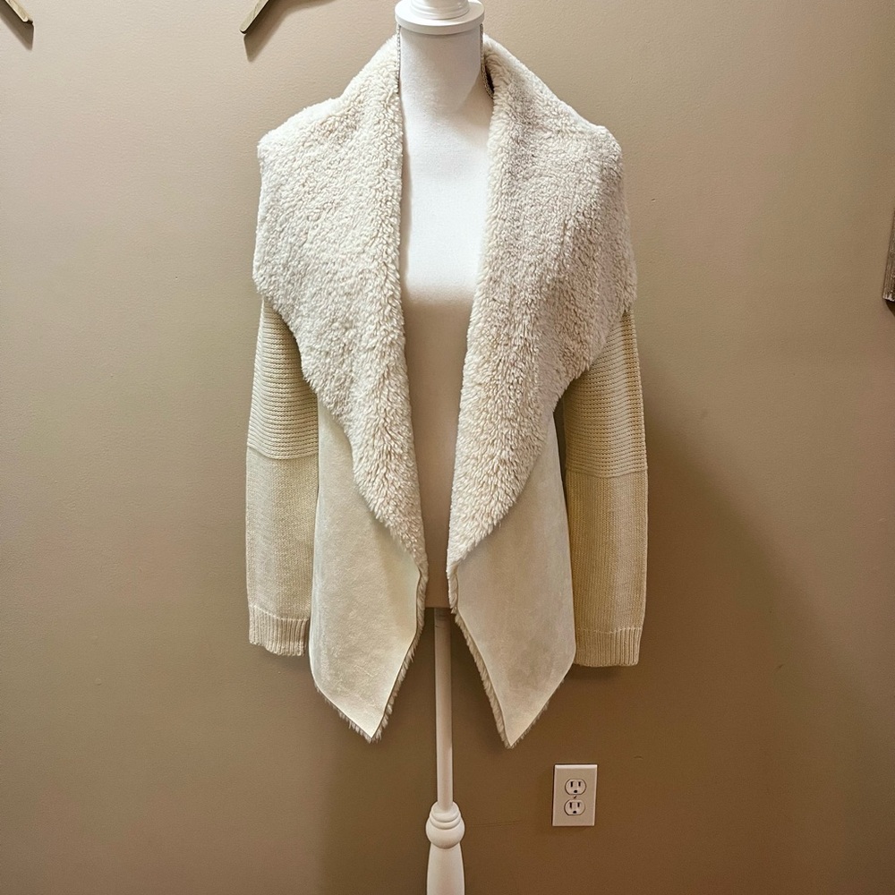 Romeo and Juliet Couture Faux Fur Cardigan Size Small